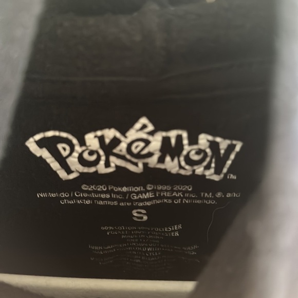 Youth Pokémon Pokéball Pikachu Hoodie Size S - Picture 3 of 4